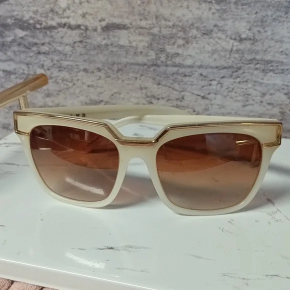 LAMB L.A.M.B Gwen Stefani Sunglasses & Case - Picture 10 of 10